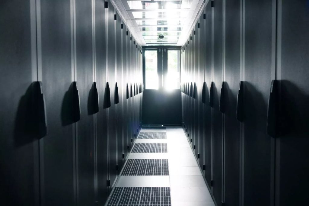 تضمن شركة UltaHost أفضل جودة في جميع الأوقات. شاهد مركز البيانات المتطور هذا في فرانكفورت والذي صممته شركة UltaHost.